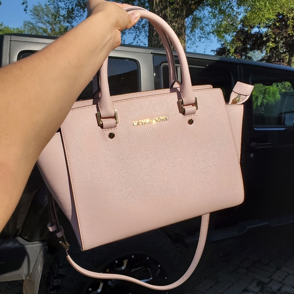 Michael Kors Handbags - 🌸Pink Michael Kors bag🌸
